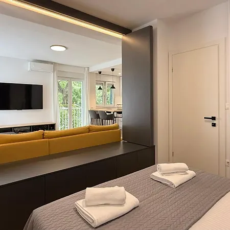 Lora Διαμέρισμα *