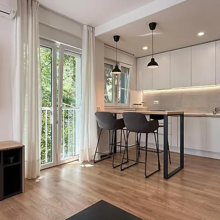 Lora Διαμέρισμα Σπλιτ